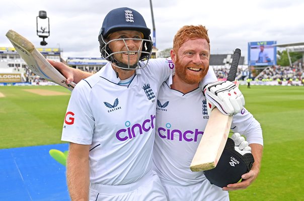 Joe Root & Jonny Bairstow England celebrate record run chase v India 2022