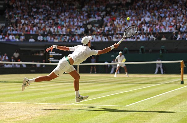 Novak Djokovic service return v Nick Kyrgios Wimbledon Final 2022