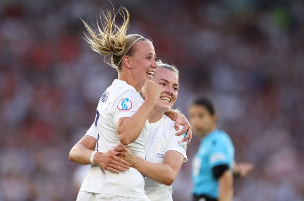 Beth Mead celebrates with Lauren Hemp England v Norway Women's EURO 2022