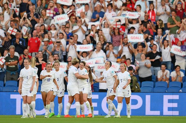 England celebrate 6th Goal v Norway Women's EURO 2022
