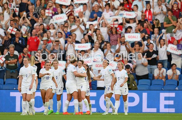 England celebrate 6th Goal v Norway Women's EURO 2022