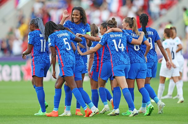 France celebrate v Italy Group D Women's EURO 2022