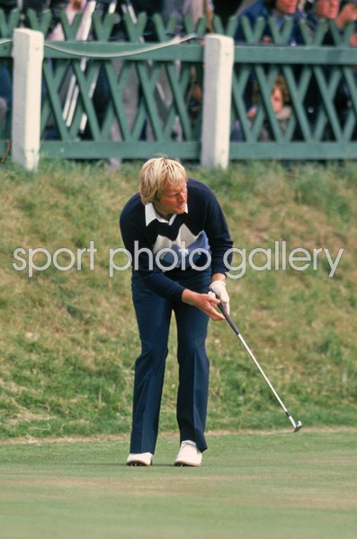 Jack Nicklaus USA putts 18th Green British Open win 1978