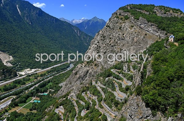 Peloton climbing Lacets de Montvernier Tour de France 2022