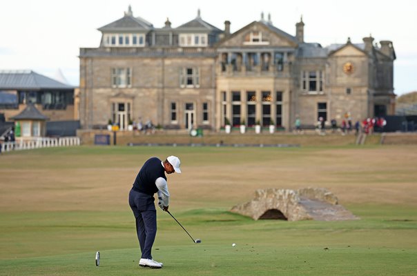 Tiger Woods USA tee shot 18th Hole Open St Andrews 2022