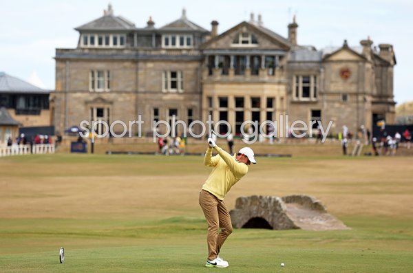 Rory McIlroy Northern Ireland drives 18th Hole Open St Andrews 2022