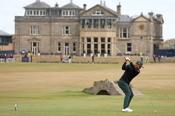 Xander Schauffele USA drives 18th hole Open St Andrews 2022