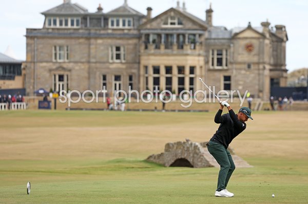 Xander Schauffele USA drives 18th hole Open St Andrews 2022
