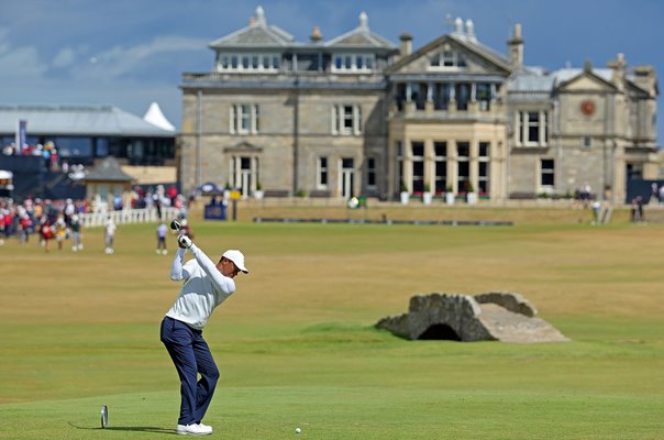 Tiger Woods USA drives 18th Hole Round 2 St Andrews Open 2022