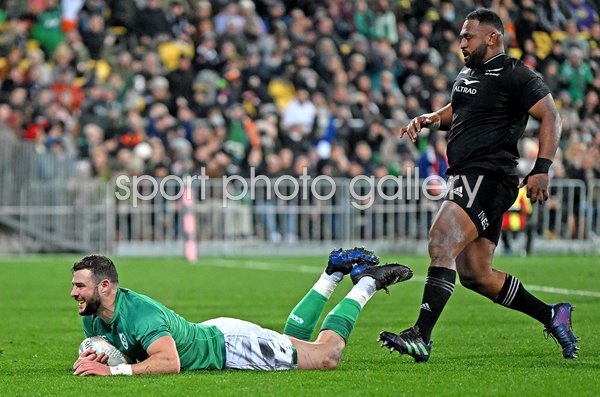 Robbie Henshaw Ireland scores try v New Zealand 3rd Test Wellington 2022