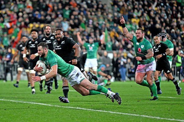 Robbie Henshaw Ireland scores v New Zealand 3rd Test Wellington 2022  