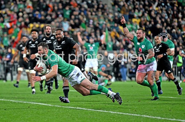 Robbie Henshaw Ireland scores v New Zealand 3rd Test Wellington 2022  