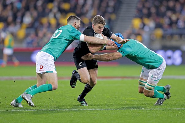 Beauden Barrett New Zealand v Johnny Sexton & Tadhg Beirne Ireland 2022  