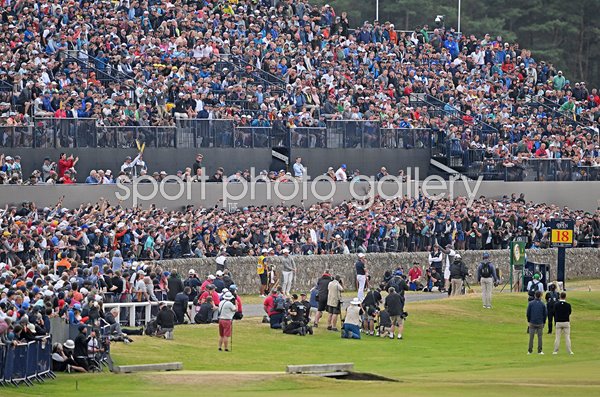Rory McIlroy plays from the road 17th Hole Open St Andrews 2022