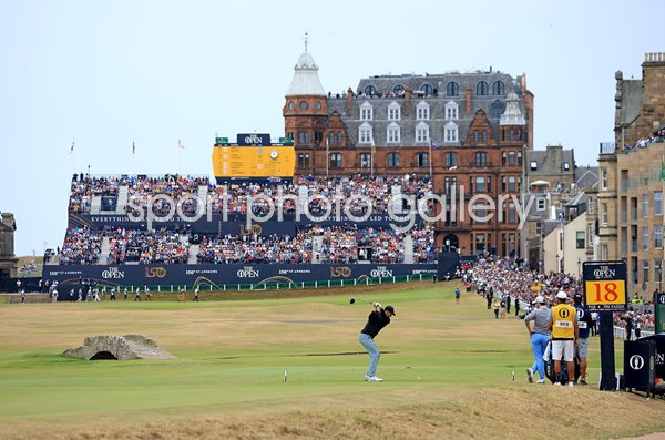 Jordan Spieth USA tee shot 18th hole Final Round Open St Andrews 2022