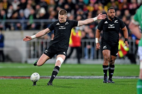 Jordie Barrett New Zealand kicks v Ireland Wellington 2022 