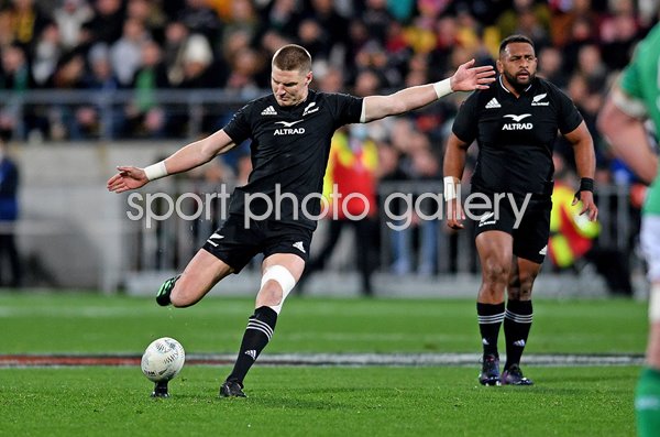 Jordie Barrett New Zealand kicks v Ireland Wellington 2022 