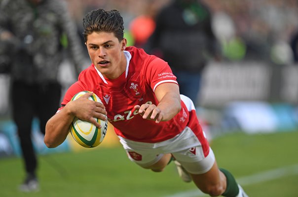 Louis Rees-Zammit Wales scores v South Africa Cape Town 2022