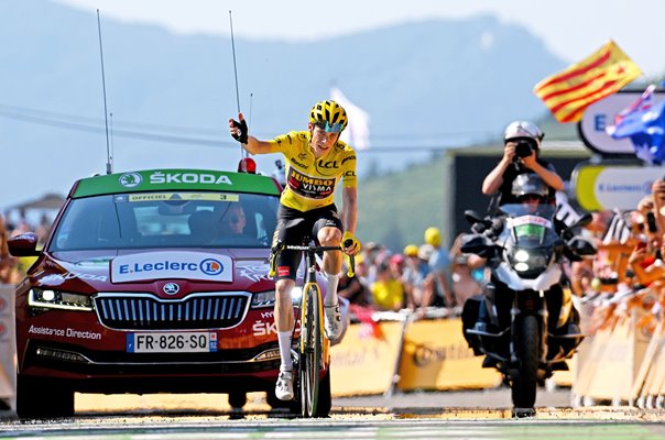 Jonas Vingegaard Denmark finish line Stage 18 Tour de France 2022