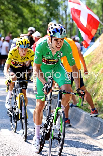 Wout Van Aert supports Jumbo Visma leader Jonas Vingegaard Stage 18 Tour 2022