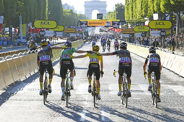 Jumbo Visma Winning Team ride to victory in Paris Tour 2022