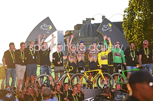 Jonas Vingegaard & Jumbo Visma Team celebrate podium Paris Tour 2022