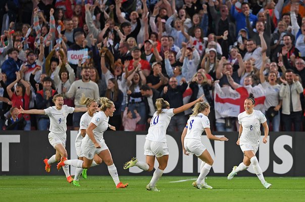 Lucy Bronze England celebrates v Sweden Women's EURO 2022