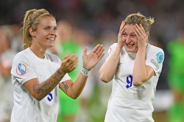 Rachel Daly & Ellen White England celebrate v Sweden EURO 2022