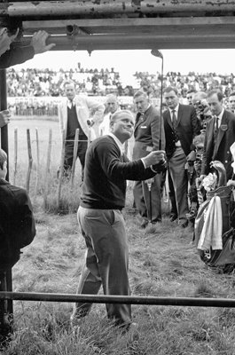 Jack Nicklaus USA in trouble British Open Muirfield 1966