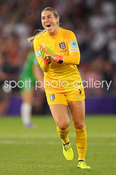 Mary Earps England celebrates v Northern Ireland Women's EURO 2022