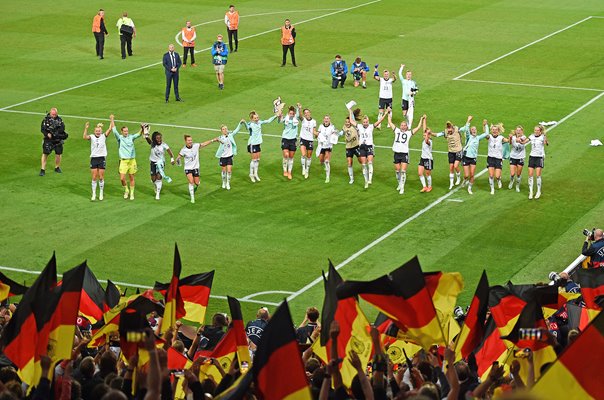 Germany celebrate v France Semi Final Women's EURO 2022