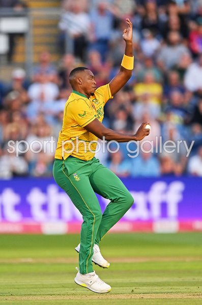 Lungi Ngidi South Africa bowls v England T20 Cardiff 2022