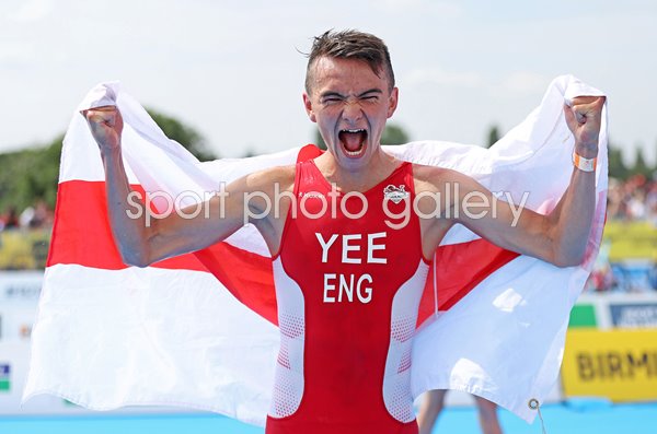 Alex Yee England celebrates Triathlon Gold Commonwealth Games 2022