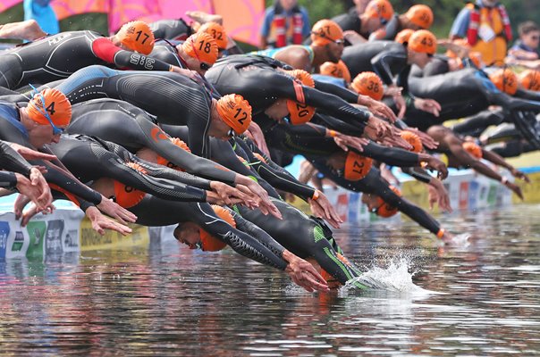 Athletes dive in to start Sprint Triathlon Commonwealth Games 2022