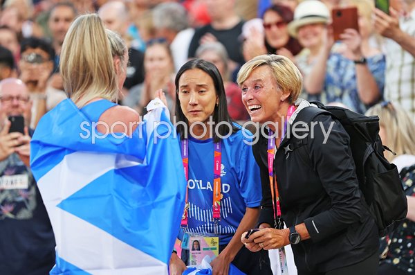 Liz McColgan celebrates Eilish McColgan Gold Commonwealth Games 2022