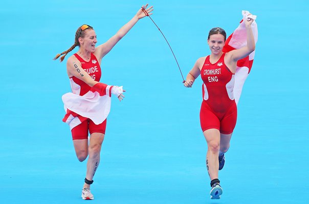 Guide Jessica Fullagar & Katie Crowhurst England Gold Para Triathlon Commonwealths 2022