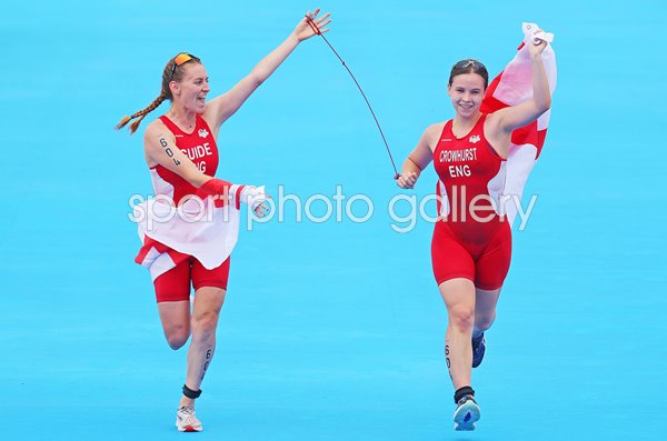 Guide Jessica Fullagar & Katie Crowhurst England Gold Para Triathlon Commonwealths 2022