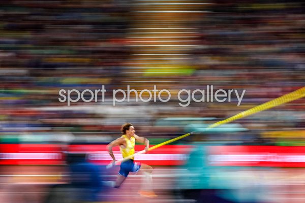 Armand Duplantis Sweden Pole Vault Blur Effect European Athletics 2022