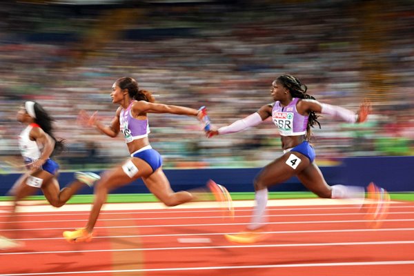 Imani Lansiquot to Asha Philip Great Britain 4x100m Relay European Athletics 2022