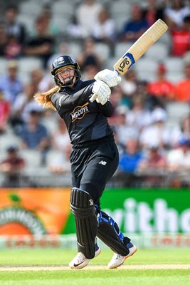 Sophie Eccleston Manchester Originals bats v Welsh Fire The Hundred 2022