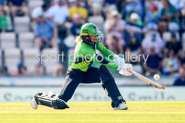 Danni Wyatt Southern Brave bats v London Spirit The Hundred 2022