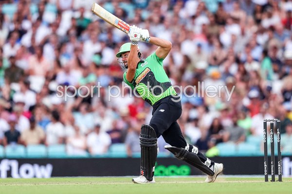 Marcus Stoinis Southern Brave bats v Oval Invincibles The Hundred 2022