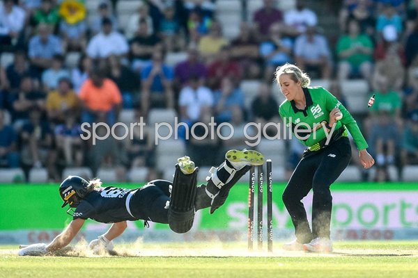 Georgia Adams Southern Brave v Ami Campbell Manchester Originals The Hundred 2022