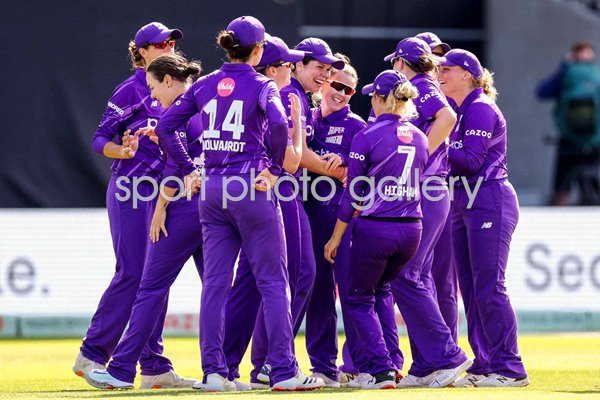 Northern Superchargers Women celebrate v Manchester Originals The Hundred 2022