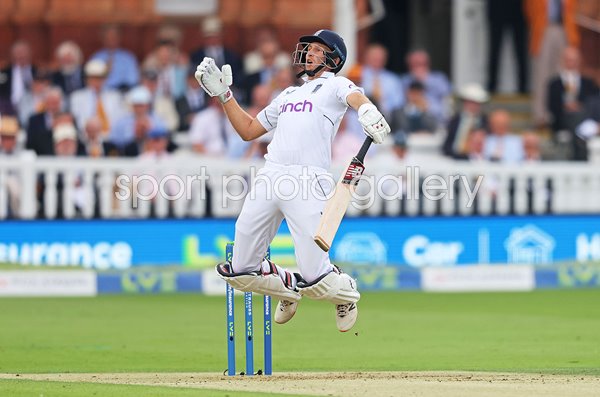 Joe Root England avoids bouncer v South Africa Lord's Test Match 2022