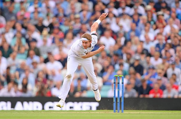Stuart Broad England bowls v South Africa Oval Test Match 2022
