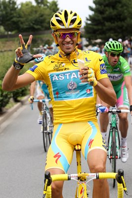 Alberto Contador celebrates 3rd Tour Win