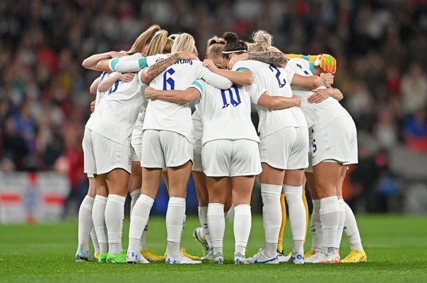 England huddle v USA Women's International Friendly Wembley 2022