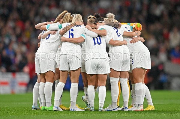 England huddle v USA Women's International Friendly Wembley 2022