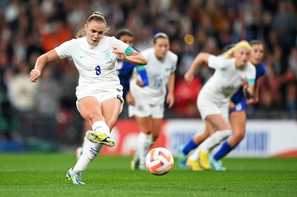 Georgia Stanway England scores penalty v USA Wembley 2022